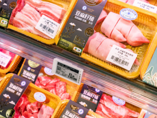 猪粮比价回升至二级预警区间，多家猪企再融资熬过行业低谷