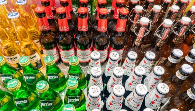 啤酒行业7月暑期旺季产销增速回落，产品高端化布局增加毛利空间