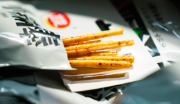 原地踏步，卫龙陷深陷“涨价”困局，营收仅增5.2%