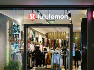 Lululemon下调全年营收预期，盘后跌超11%