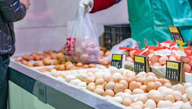 上半年卖鸡蛋平均每斤只赚2分钱，欧福蛋业却靠延伸产业链大赚