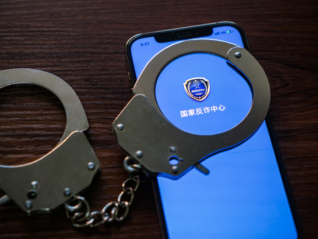 快看 | 40万存款不翼而飞？警方通报：两嫌疑人已抓获，均非银行工作人员