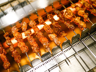 【特写】批发老板日销60只羊，淄博烧烤还带火了当地牛羊肉生意