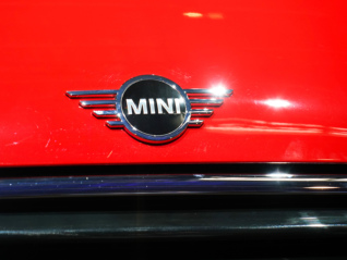 【评论】踩在宝马MINI身上做病毒营销并不能为你的品牌赢得尊重