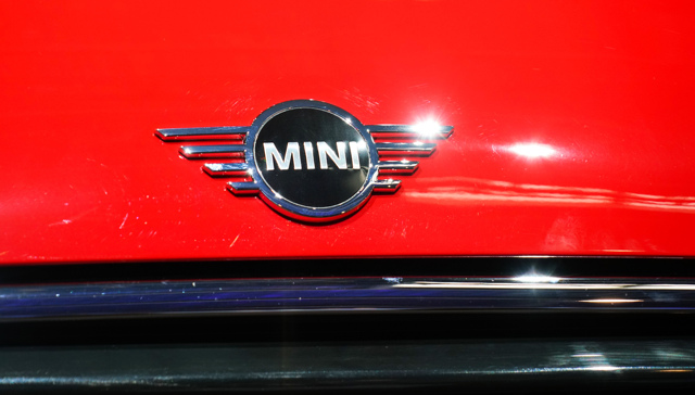 【评论】踩在宝马MINI身上做病毒营销并不能为你的品牌赢得尊重