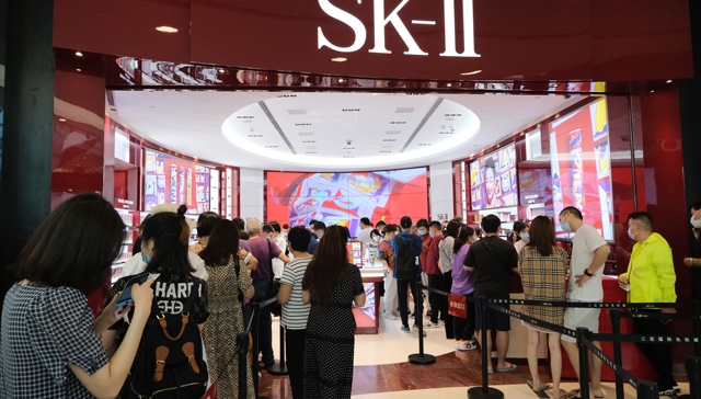 Fading beauty - high-end cosmetics on the slide in China