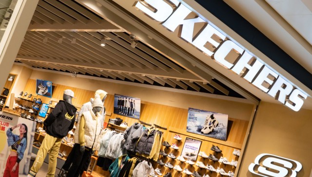 斯凯奇一季度营收20亿美元创纪录，中国市场已近3000家门店