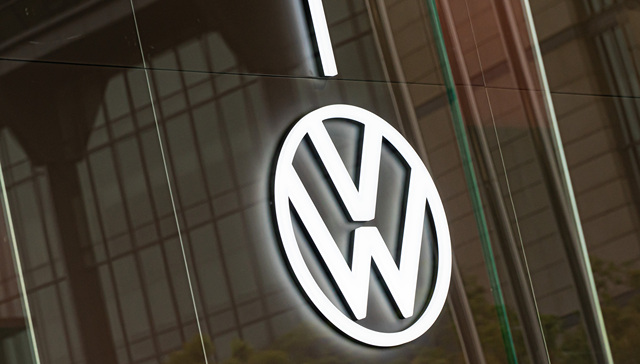 小鹏汽车美股盘中涨超40%，大众集团7亿美元入股