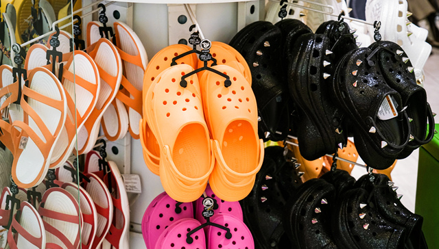 年轻女孩正“加入洞门”，Crocs借势卖爆了