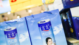 在超 900 億元的中國(guó)植物奶賽道，“老露露”們?nèi)绾尉`放