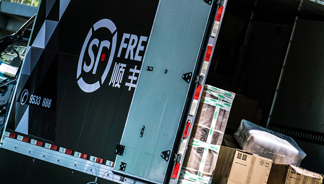 售卖瓜果梨桃农产品，顺丰也开始直播带货了