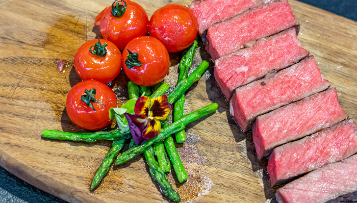 逾4亿预付款账龄超1年未结算，鹏都农牧近34亿进口牛协议再引深交所问询