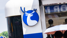 万店、爆品、营销、9.9，瑞幸超越星巴克的四个关键词