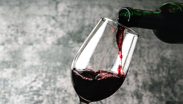 原酒成本上升净利下滑，提价的张裕要想想如何提升毛利水平