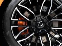 极氪上市362天就退市，“上市大师”李书福是亏是赚？