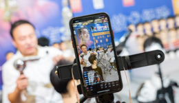 优思益塌房始末：明星集体道歉背后，假洋牌与代工厂的真相