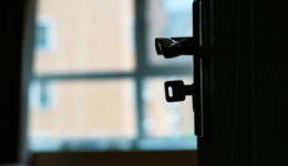 万亿门窗市场最强“打工人” 年入8亿元的供应商要IPO