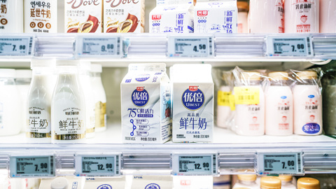 乳企年报观察：分化、阵痛与三条突围路