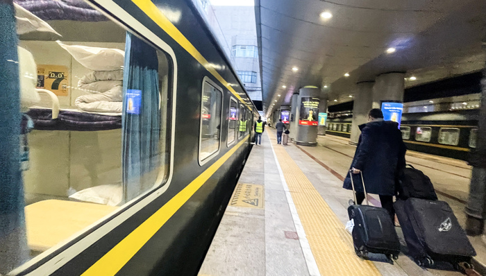 暴雨、饥饿与失联，Z180次列车四天三夜脱困记