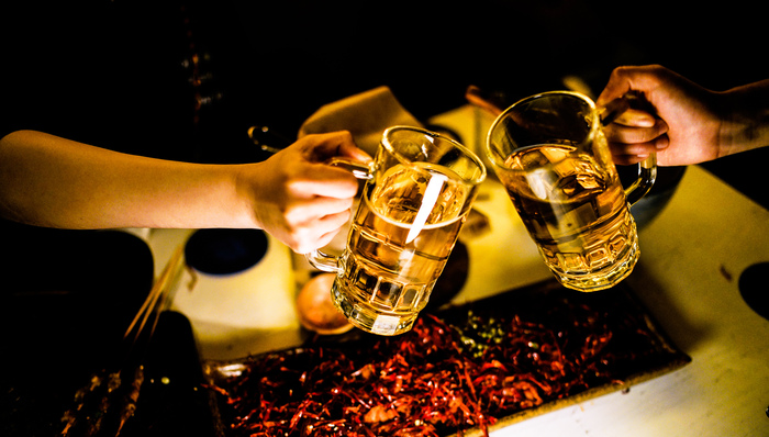 金星啤酒与“信阳毛尖”和解了