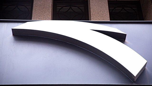 亚玛芬IPO、掌门人牵头收购奢侈品牌，安踏要有大动作？