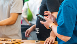 市值一夜蒸發(fā)超470億美元，蘋果iPhone 15被華為阻擊，機(jī)構(gòu)看法不一