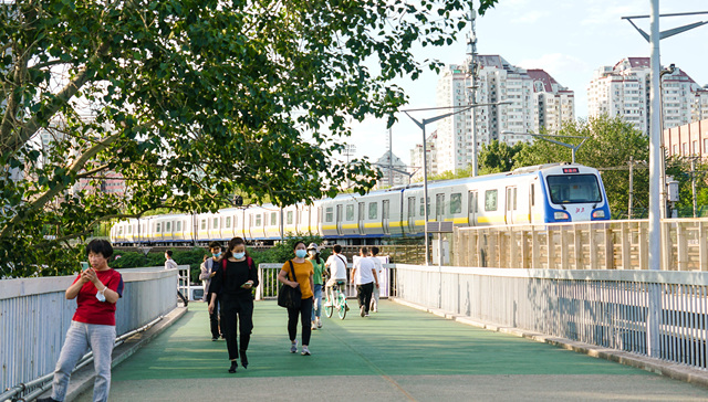 亚运、大运都在做Citywalk，但露营、飞盘已无人问津