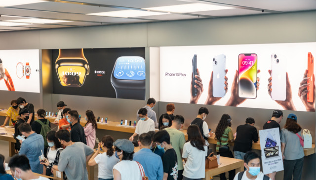 iPhone 15开启预售：官网闪崩，天猫称半小时内补货9次