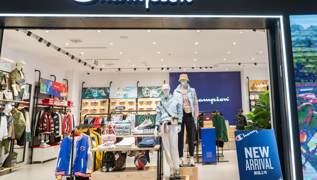 营收连跌7个季度的Champion正等待买家