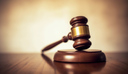 借投资之名获利四百万，国开行湖北分行原副行长遭终身禁业丨局外人