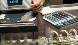 IPO雷達(dá)｜周六福三闖A股后改道港交所，依賴加盟商遭質(zhì)疑，頻繁更換保薦機(jī)構(gòu)