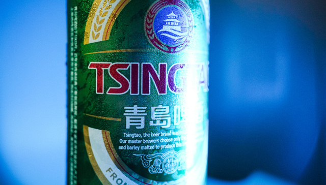 “原料厂小便事件”官方通报装卸工人被行拘，青岛啤酒：道歉、整改