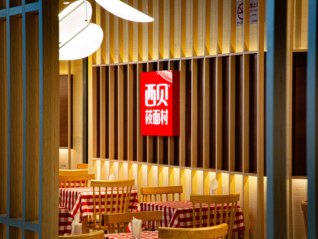 西贝创始成员董俊义担任CEO，贾国龙退居幕后