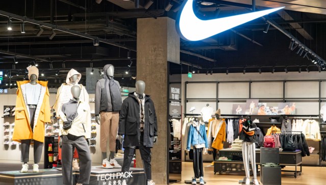 耐克跑不动了？股价暴跌20%寄望奥运刺激