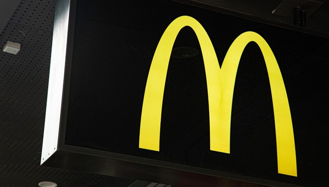 麦当劳中国餐厅员工的制服“上新”了