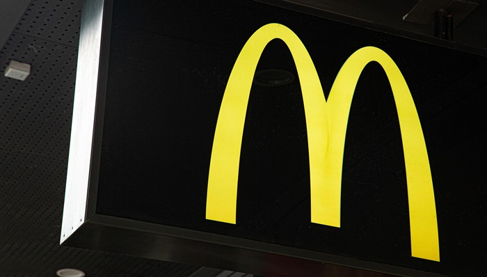 麦当劳中国餐厅员工的制服“上新”了