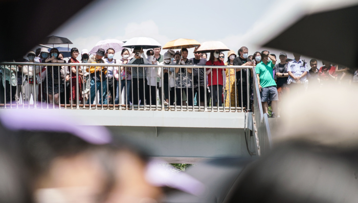 如何看待家长“众筹”给老师发工资？