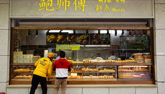 蛋挞中吃出弹簧，鲍师傅回应：是员工疏忽、全面排查