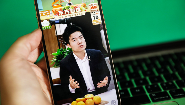 首播销售额破亿，是“与辉同行”还是“没辉不行”？