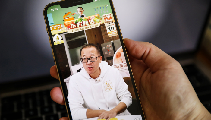 董宇辉,俞敏洪,东方甄选,直播间