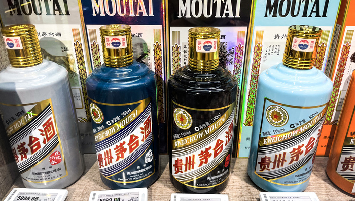 龙年生肖茅台来了，酒业龙头争相布局“龙年酒”