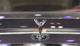 奢侈品属性的劳斯莱斯，能抵挡住电动化的浪潮吗？