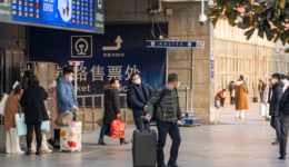 在12306上买不到的票，为什么在携程飞猪上可以买到？