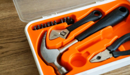 啄木鳥維修IPO，師傅顧客“兩頭坑”？