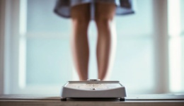 碧生源，狂泻不止