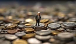 首批浮动费率基金“战报”：券结模式发力，东方红、交银、天弘三只产品领先