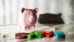 多家銀行理財下調產品業(yè)績比較基準，同時降低手續(xù)費留客