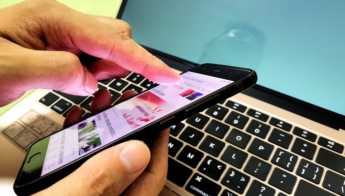 草根网红“郭有才”出道即惹争议，背后机构透露打赏收入