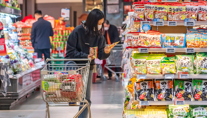 量贩零食赛道太挤，硬折扣还有戏