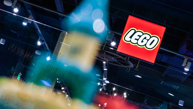 在网红城市找新的打卡地，你不妨逛一逛乐高门店